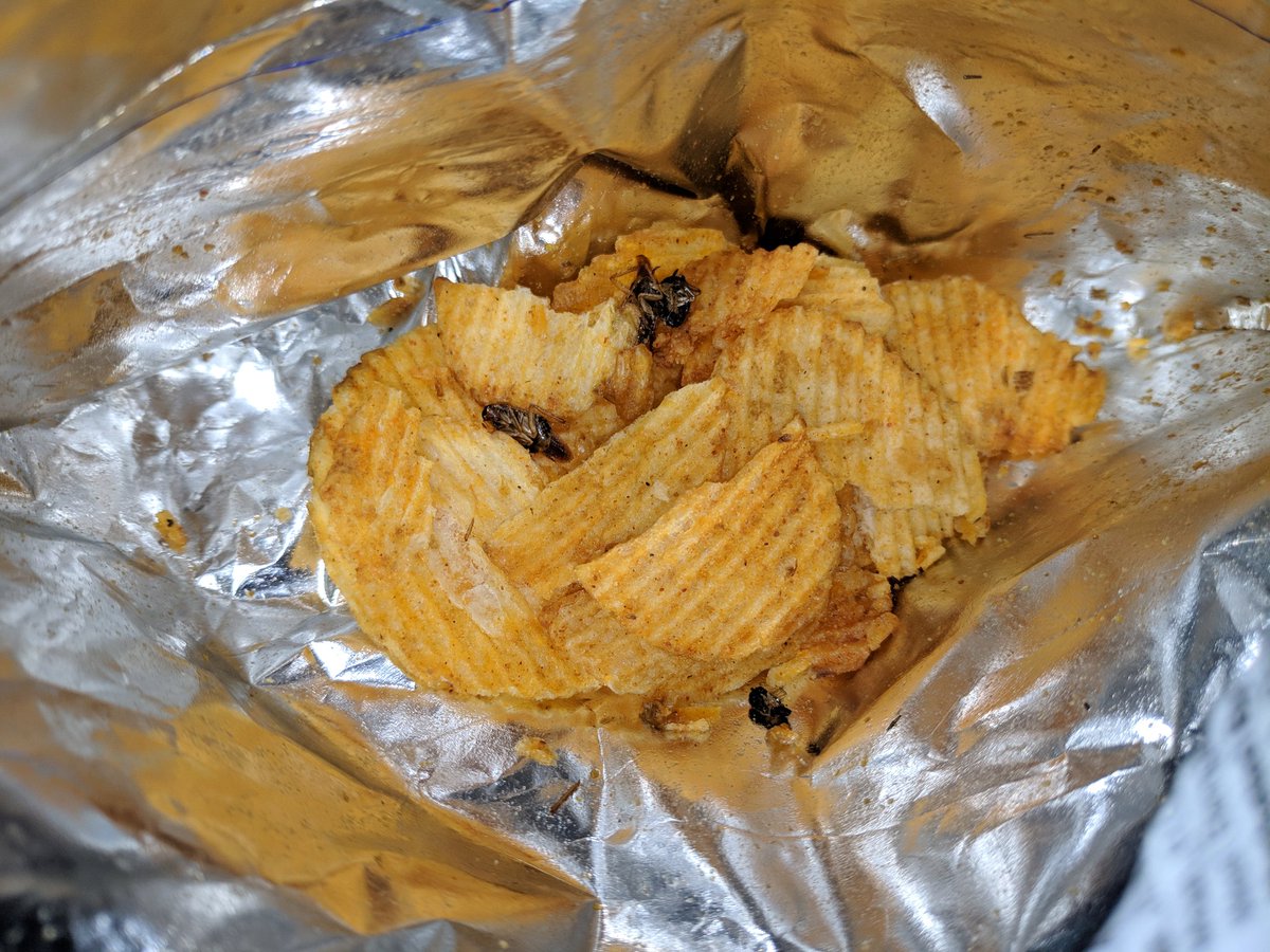 shubhi289's tweet image. @Lays_India 
  I opened a Magic Masala Lays today only to find six dead cockroaches  amongst the chips. This is truly disgusting. Lays is one of the most prominent brand and to see such a thing is quite disturbing. I mean what kind of hygiene system do you guys have ?