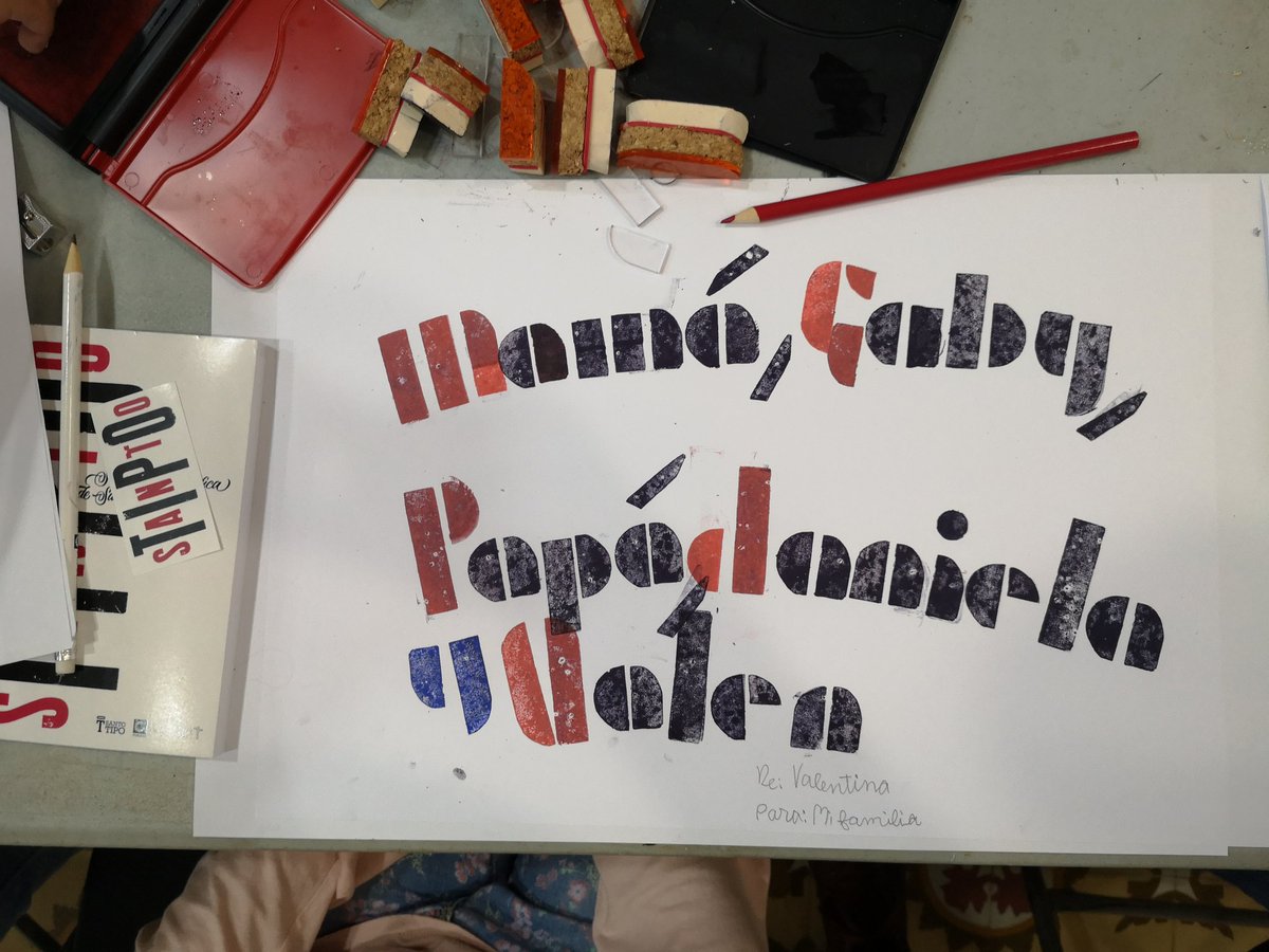 robertogamonal's tweet photo. TALLER INFANTIL ABC BAUHAUS
Celebramos el centenario de la Bauhaus trabajando con sellos y módulos de la Kombination Schrift de Josef Albers.

Gracias al @CCESD por fomentar estas actividades

#100bauhaus #santotipo2019 #modulartype #stenciltype #stamps https://t.co/Qgo4nAvnL2