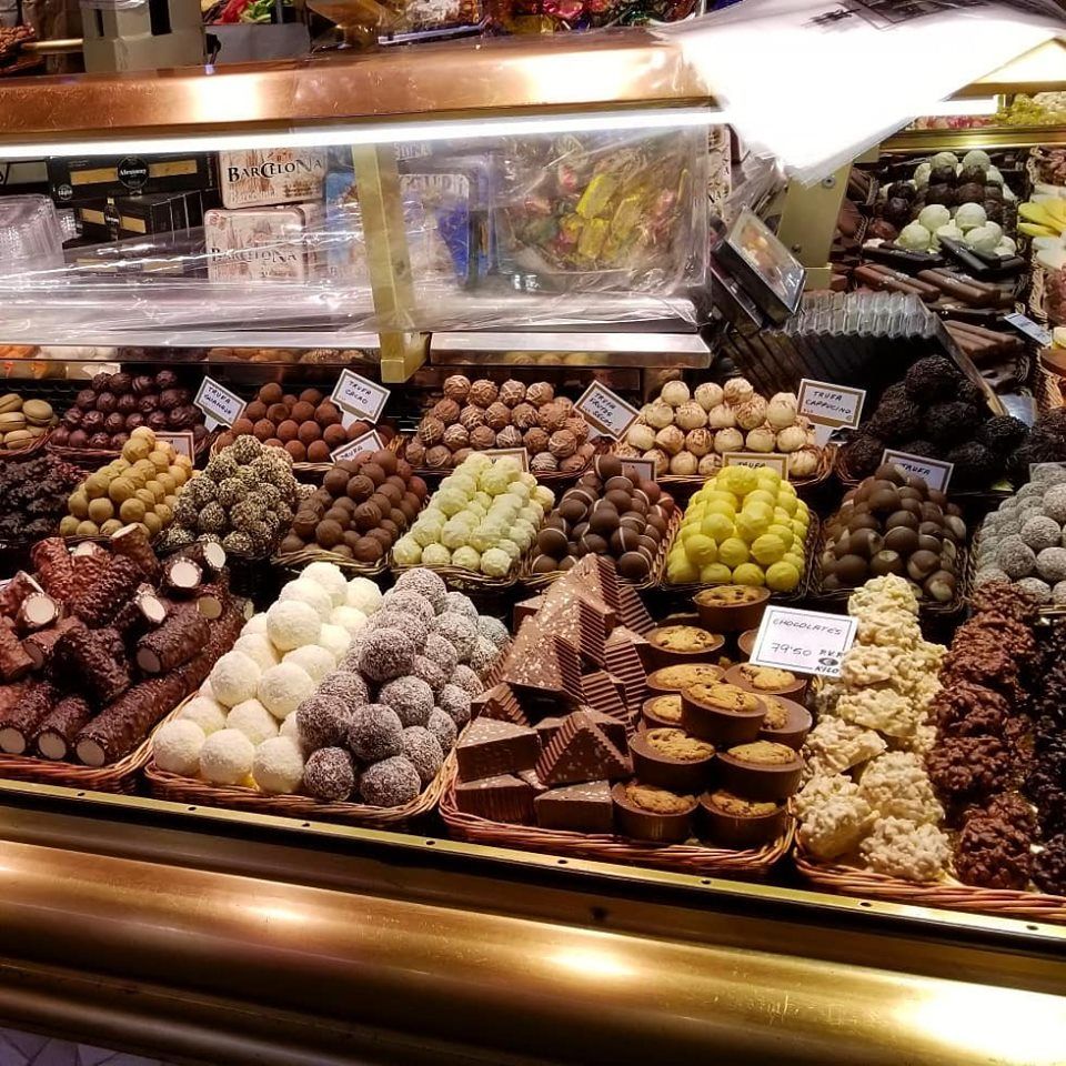 McCabeWorldTvl's tweet photo. The most well known market in Barcelona, La Boqueria surely does not disappoint! McCabe World Travel team member Amanda and her husband are sailing the Mediterranean with Celebrity Cruises this week and what a "treat" to have this be a part of their adventure abroad! 🍴 https://t.co/5ZcyqVGcfh