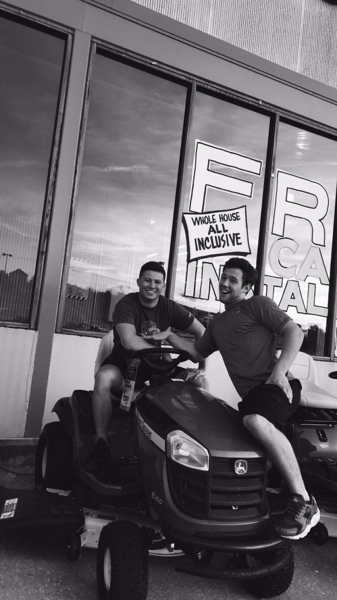 whatthekell123's tweet photo. Had such a lovely time capturing this sweet couples engagement pictures. Their love and compassion for each other is impeccable, and made my job quite easy. Goals. @Alex33Langley @ChristianPyle44 https://t.co/05PN5hBb9q
