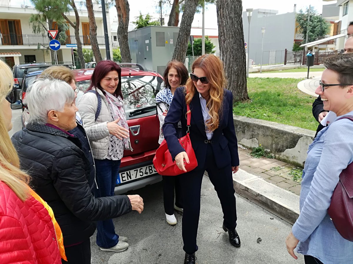 Patty_LAbbate's tweet photo. Ieri a #Cellamare, con la candidata Sindaca Sofia di Gioia e i candidati della lista #M5S alle #amministrative2019 abbiamo incontrato i cittadini e immaginato con loro un futuro diverso per questa comunità.
https://t.co/yyuEJ5Y6SN
#pattylabbate #ContinuareXCambiare https://t.co/vXWorK3YFU
