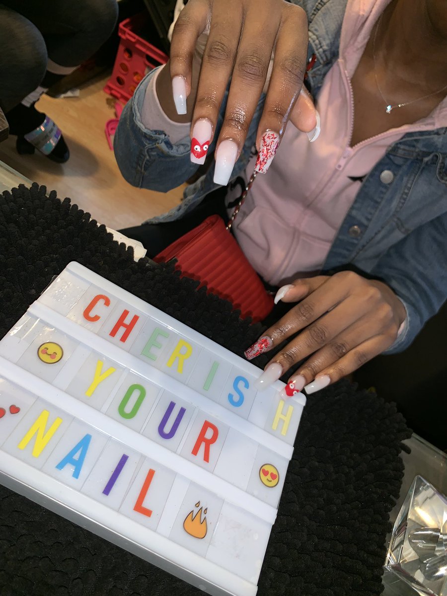 iam_mu2x's tweet photo. I'm a 18 year old nail tech in South Suburbs of Chicago! A simple retweet will help me build my clientele and further my career🖤💅🏾 Insta- @Cherish_yournails Text the Nail Line for Appointments (708)653-0562 https://t.co/ksvJeNKNxh