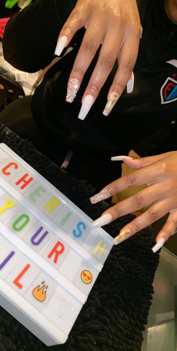 iam_mu2x's tweet photo. I'm a 18 year old nail tech in South Suburbs of Chicago! A simple retweet will help me build my clientele and further my career🖤💅🏾 Insta- @Cherish_yournails Text the Nail Line for Appointments (708)653-0562 https://t.co/ksvJeNKNxh