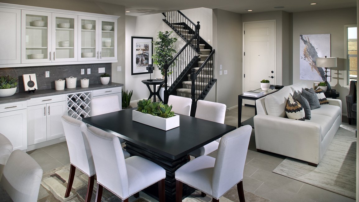 EscayaLife's tweet photo. @LennarSanDiego believes in open concept spaces, and their Indigo model, which is priced from the mid $500,000s, represents this beautifully. Here, you can see views of your entrance, dining room, and great room. https://t.co/hXRsghf25B https://t.co/le5O1IlKOQ