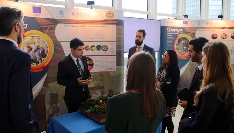 UNODCROCOL's tweet image. Este evento alterno del #CCPCJ28 se realiza en el marco del Programa Global 🌎 @CRIMJUST_UNODC y el Sistema Integrado de Monitoreo de Cultivos Ilícitos #SIMCI de @UNODC con el apoyo de la Policía Antinarcóticos 🇨🇴 @PoliciaAntiNar