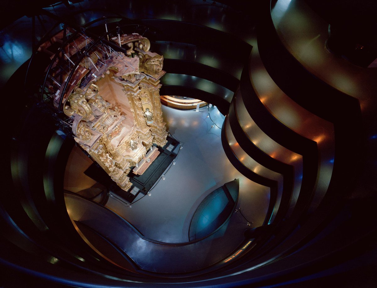 Guggenheim's tweet photo. In 2001 #JeanNouvel developed a dramatic design for the exhibition "Brazil: Body and Soul," painting the rotunda almost entirely black and installing a large-scale light projection that loomed over the space. #Guggenheim60 Learn more: https://t.co/nzsaKNzCqG https://t.co/8a2jiEZCzV