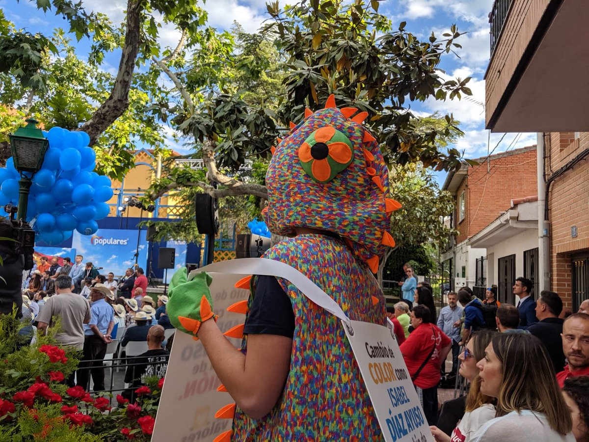Echando la tarde en Collado Villalba #YoRompoConDiazAyuso #26M #VotaValores