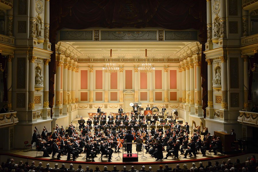 W najbliższy poniedziałek w Narodowym Forum Muzyki wystąpi Sächsische Staatskapelle Dresden oraz wybitny pianista – Rudolf Buchbinder. W programie: koncerty fortepianowe Ludwiga van Beethovena.
kulturalneingrediencje.blogspot.com/2019/05/sachsi…
@StaatskapelleDD <a href="/NFM_Wro/">NarodoweForumMuzyki</a> #RudolfBuchbinder #Beethoven