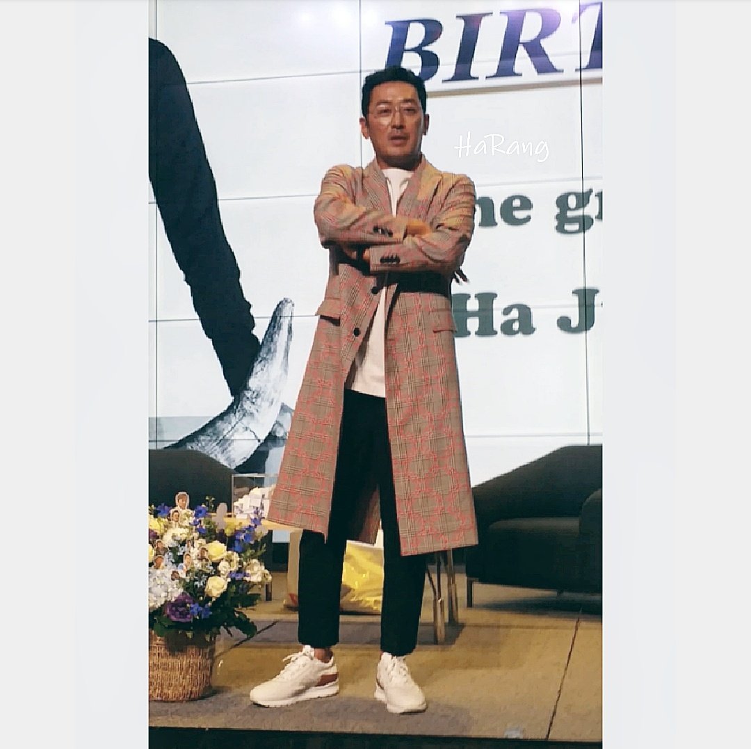 해명해 하정우. 왜 그렇게 귀엽게 쳐다봤어. 왜 그랬어.