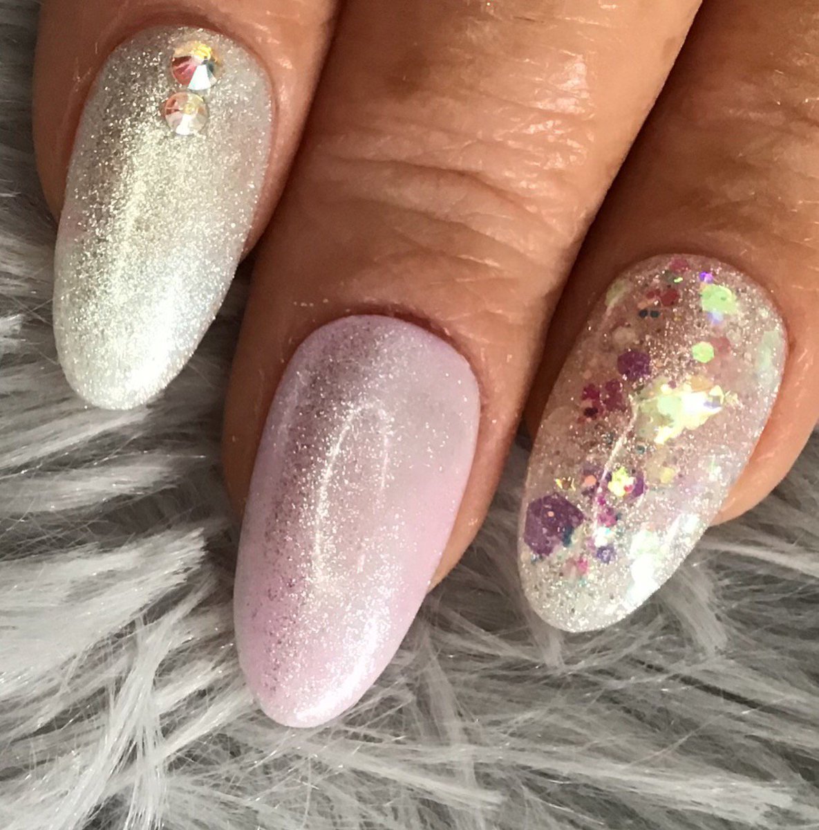 SweetSquared's tweet photo. Oh my twinkle! Just LOOK  at these fairy fingers by Victoria Trafford using #LEEnchantedForest Fairy Good!, Pastel Lilac LE Gel Paint + Magic By Moonlight ✨ https://t.co/1ye6rDByEU