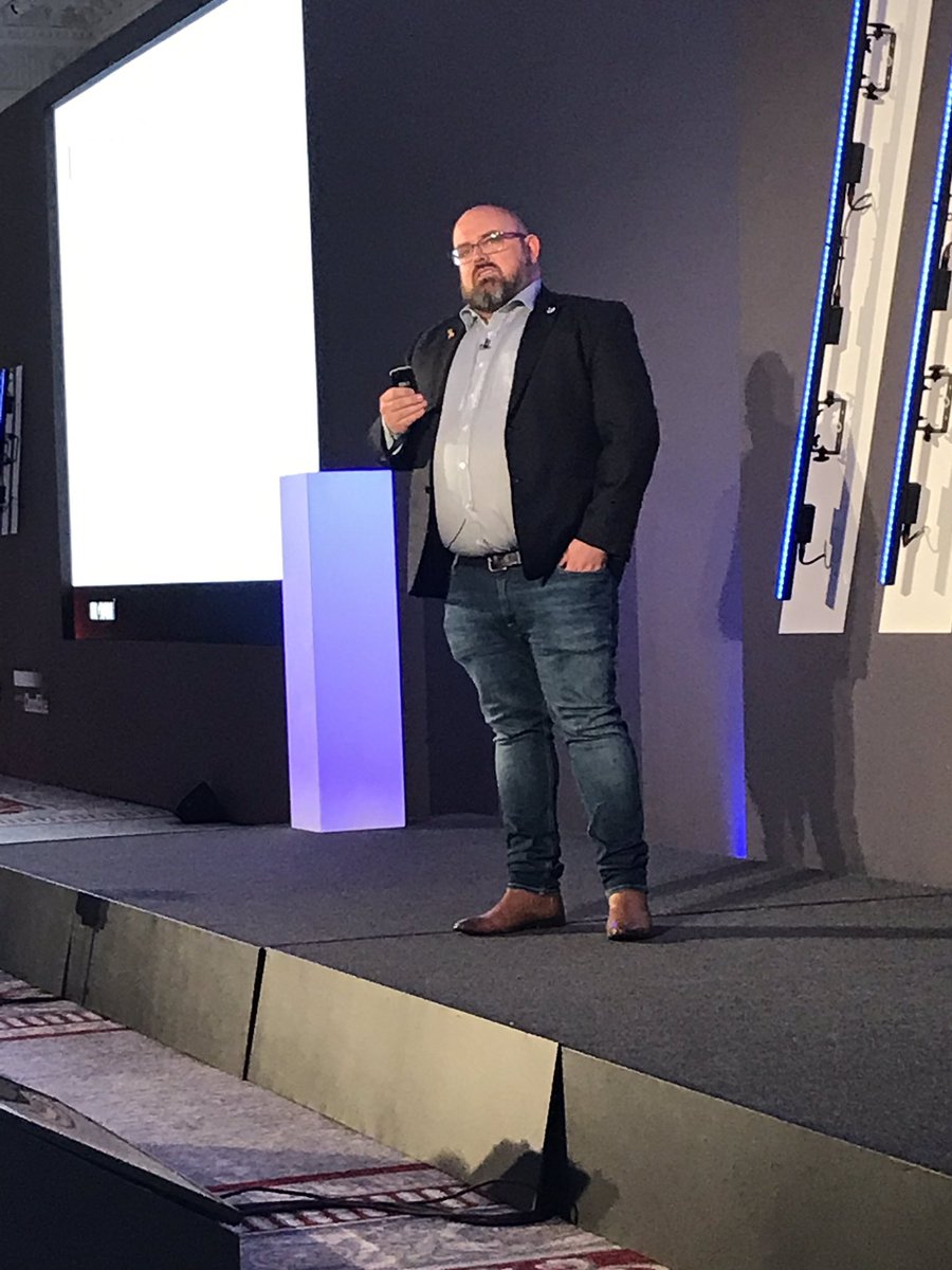 IMC_Issam's tweet photo. @IM_ScottMurphy Sharing our vision for our channel partners on the end of Day 1  #UKCloudSummit #IMCloud_Uk https://t.co/pb8Rdm0OoO