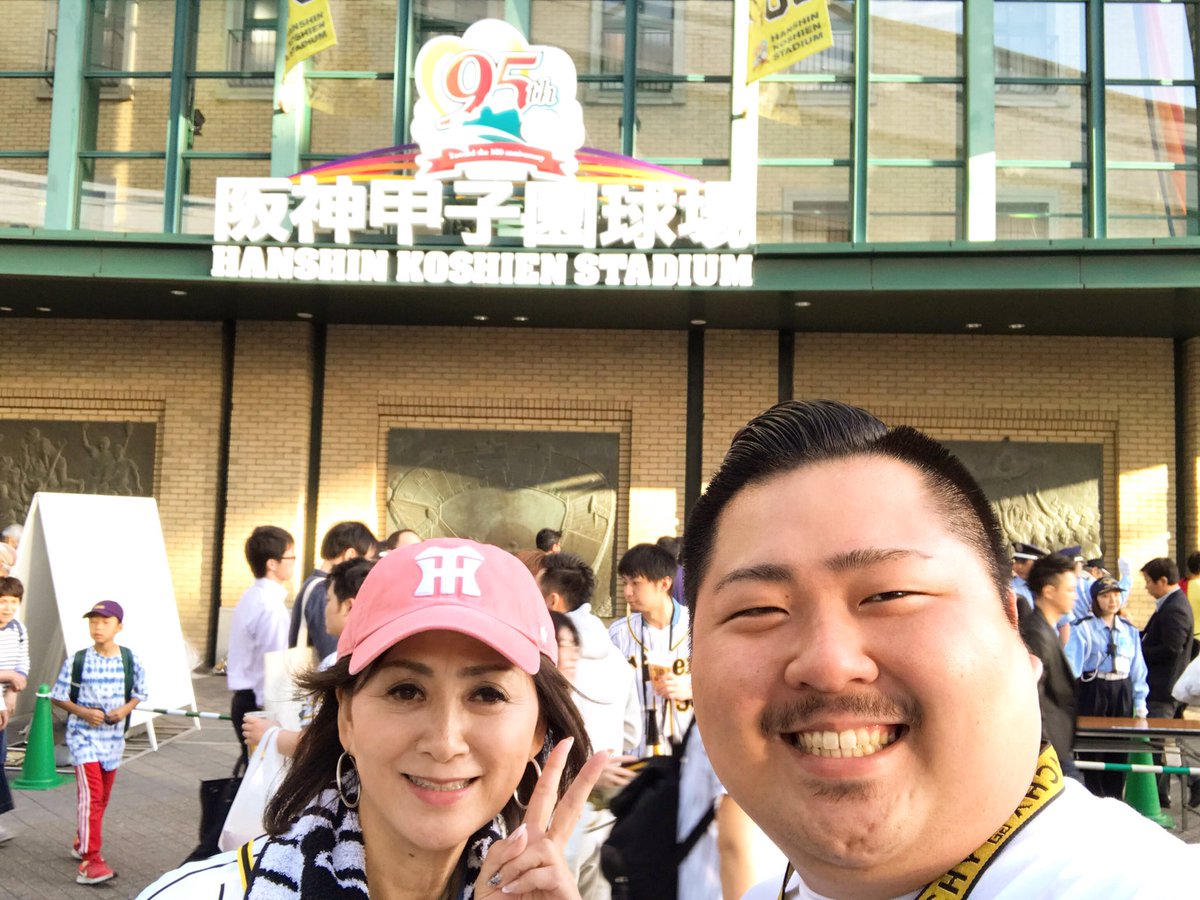 私の残りの半分、お誕生日おめでとう😍あなたは私が夢にも見た以上です。  あなたが存在することに、そして私たちの魂がお互いを見つけ合ったことに最も感謝しています! 🤍 そして家族にもようこそ、クラウス! 🐶🤍  ここを気に入るはず! 約束する 🤞🏽 ありがとう、神様 ..., image size:1200x900