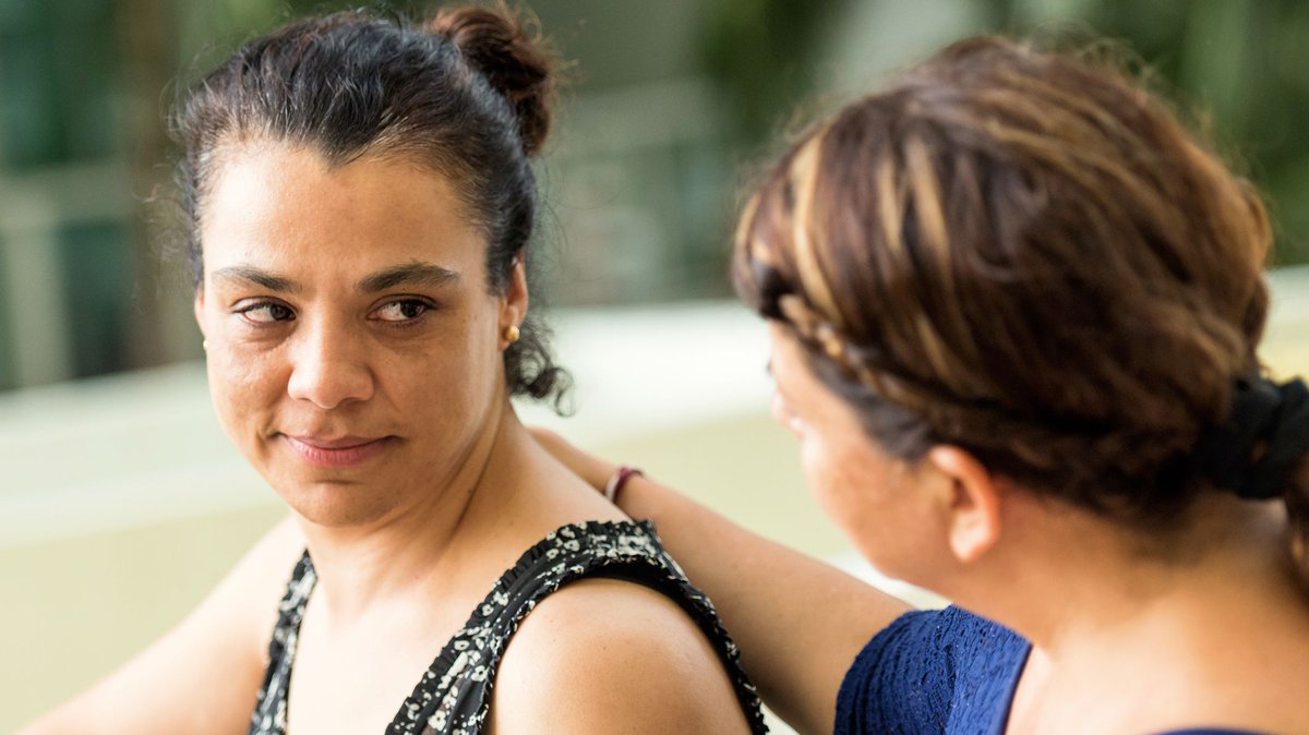 APA's tweet photo. Mental health disorders affect tens of millions of Americans each year and, without treatment, can reach a crisis point.
If you suspect a friend or family member is experiencing an emotional crisis, your help can make a difference: https://t.co/vcKXvCfJjg https://t.co/vnkP4kWhiy