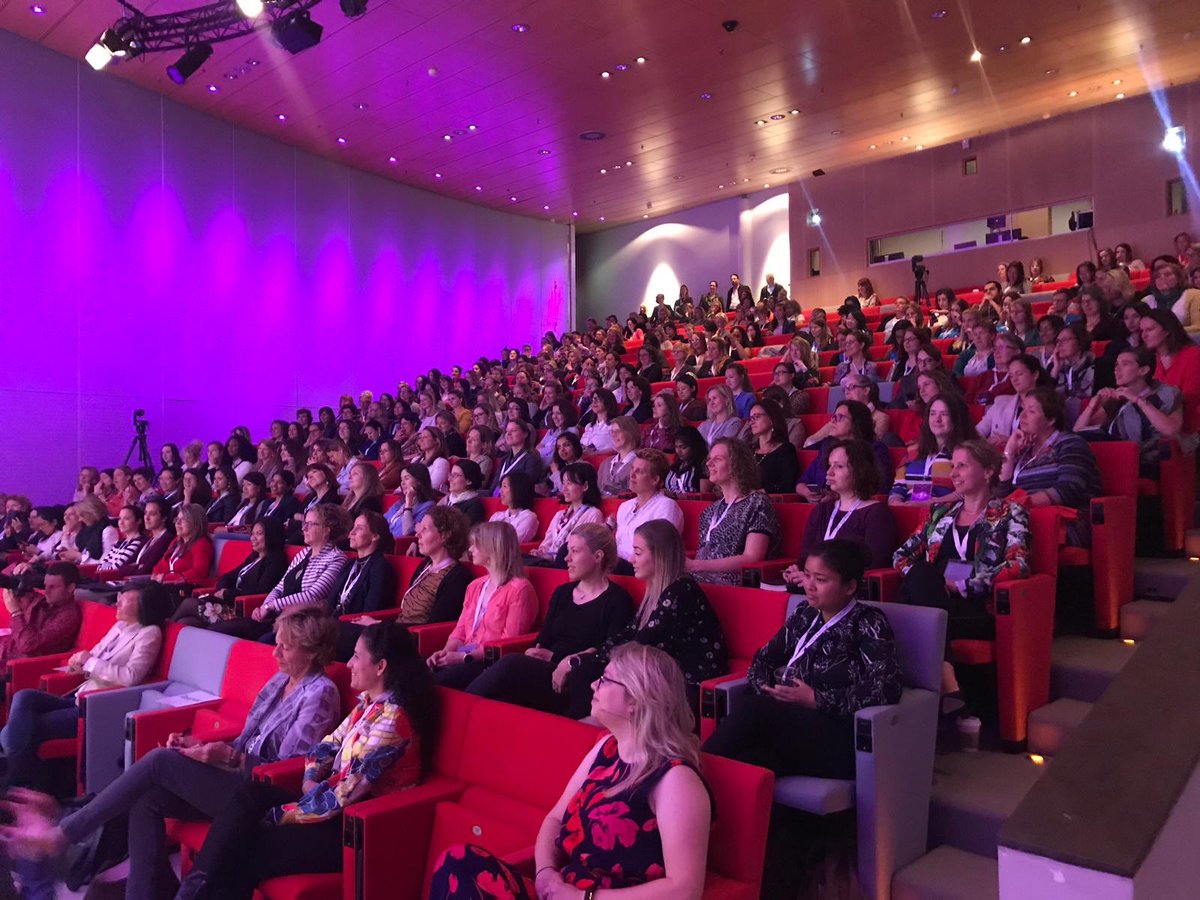 Wat is het bijzonder om zoveel Female Tech Heroes bij elkaar te zien  op <a href="/hightechcampus/">High Tech Campus</a> Dank aan onze ambassadeur <a href="/NeelieKroesEU/">Neelie Kroes</a> En al bijna 1500 inschrijvingen voor ons initiatief om meer vrouwen enthousiast te maken voor de tech. 💛 Morgen meer foto’s! #femaletechheroes