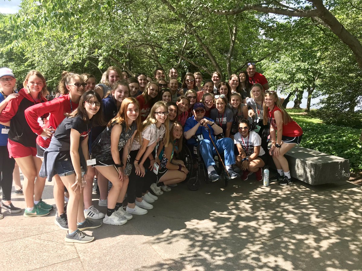 CirclevilleDC's tweet photo. Here are the girls thanking the Vietnam veterans that were touring yesterday in DC. These students never cease to amaze us ❤️💙 #CMSinDC https://t.co/txhIqSx0Ff