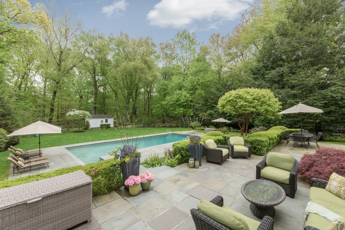arounddarien's tweet photo. Darien, CT. Ready for Summer? This private and turn-key Colonial is too: https://t.co/344IUUTlmO https://t.co/FYXM0OvSjm