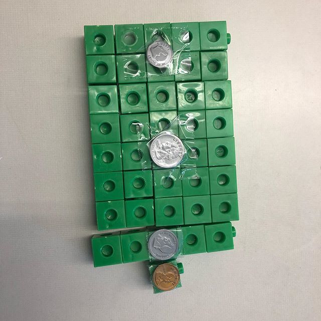 I saw a teacher use this today to teach money and it helped the kids visualize an abstract concept. #guidedmath #instagramteachers  #teachersofinstagram #primaryteacher #elementaryteacher #secondgrade #mathworkshop