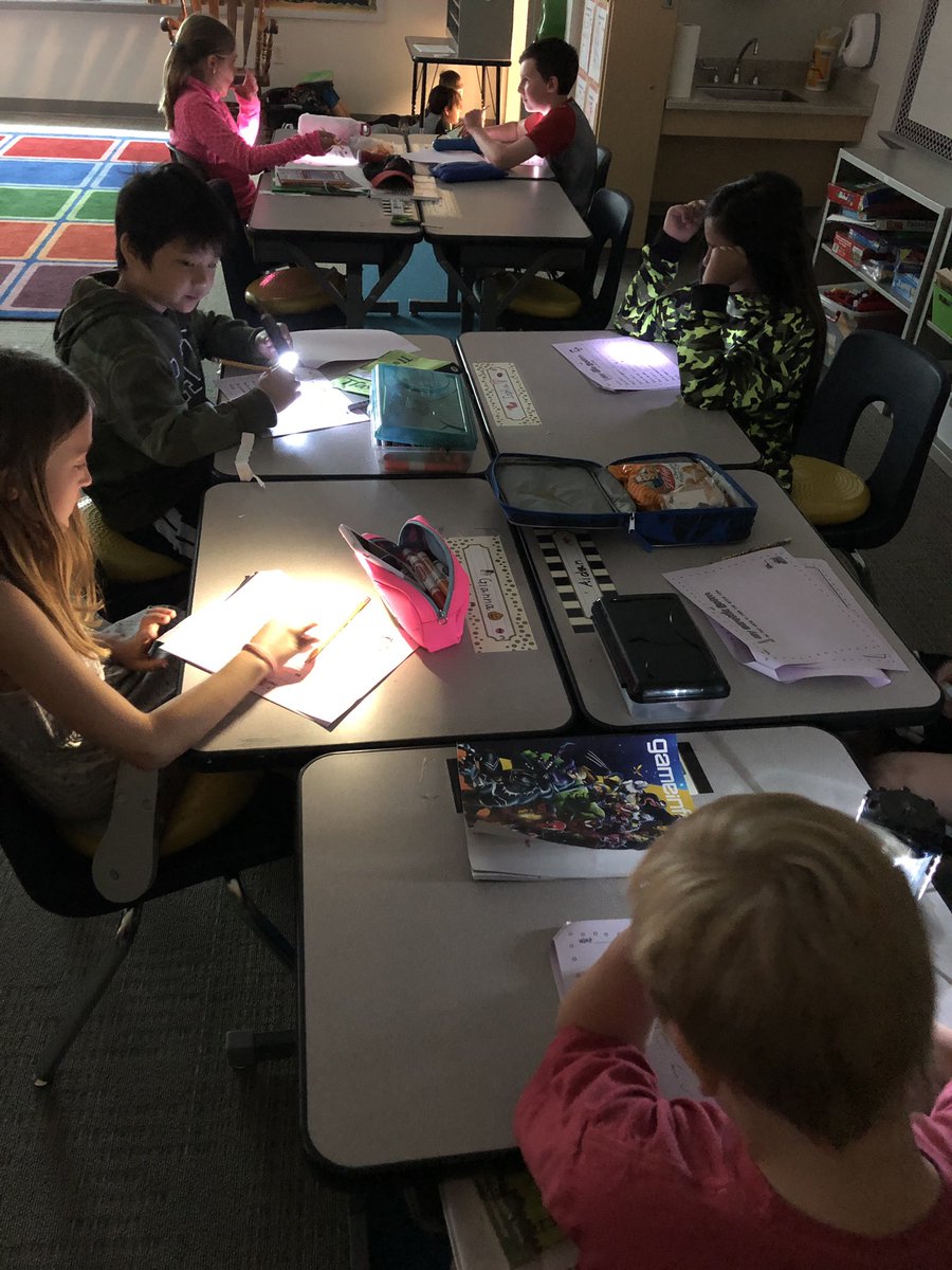 Dressel_Moss's tweet photo. Who knew flashlights could be so fun? Currently writing poems in the dark. Reading is next! #lindberghlearns https://t.co/HT9iYpJrpX