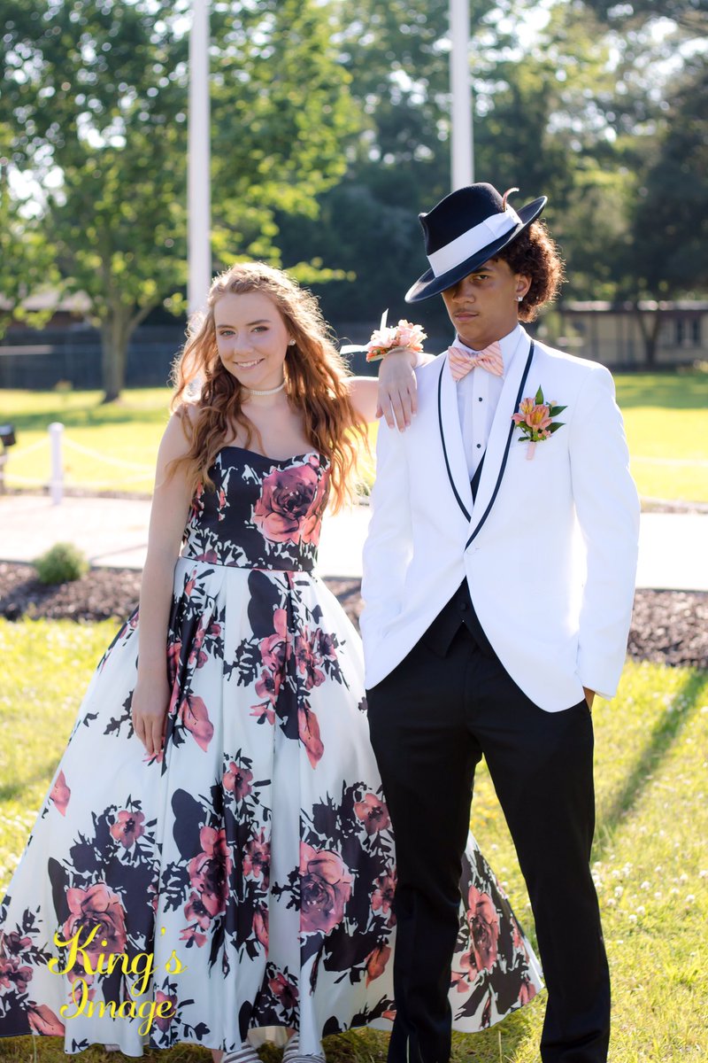 ladynred_18's tweet image. Another great shoot for the books. Had so much fun photographing this beautiful couple for their prom.  Visit us on FB at King’s Image Photography
#kingsimagephotography #promshoot #couplesphotography #ncphotographer #vaphotographer #portraitphotography