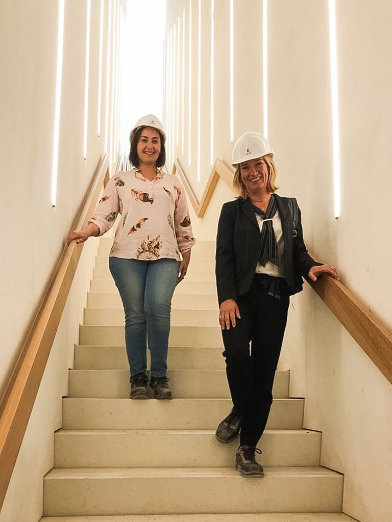 KMSKA (@kmska) on Twitter photo Antwerps schepen voor cultuur <a href="/NabillaAitDaoud/">Nabilla Ait Daoud</a> bezocht vandaag de museumwerf. Zakelijk directeur Carmen Willems leidde de schepen rond door de nieuwe en historische zalen van het museum. #KMSKA #Antwerpen Antwerps schepen voor cultuur <a href="/NabillaAitDaoud/">Nabilla Ait Daoud</a> bezocht vandaag de museumwerf. Zakelijk directeur Carmen Willems leidde de schepen rond door de nieuwe en historische zalen van het museum. #KMSKA #Antwerpen