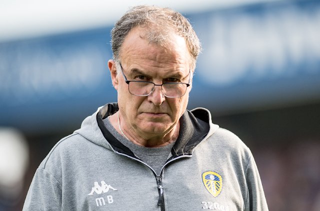 Marcelo Bielsa se ve afectado por las sanciones de  jugadores uruguayos en las Eliminatorias.