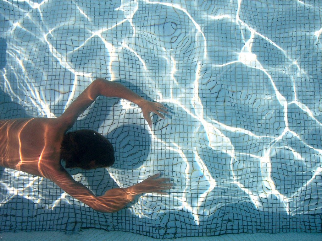 PiscinaLimpa's tweet photo. Maus hábitos na piscina https://t.co/Dik2gCRHYS https://t.co/6JzkOREq3F