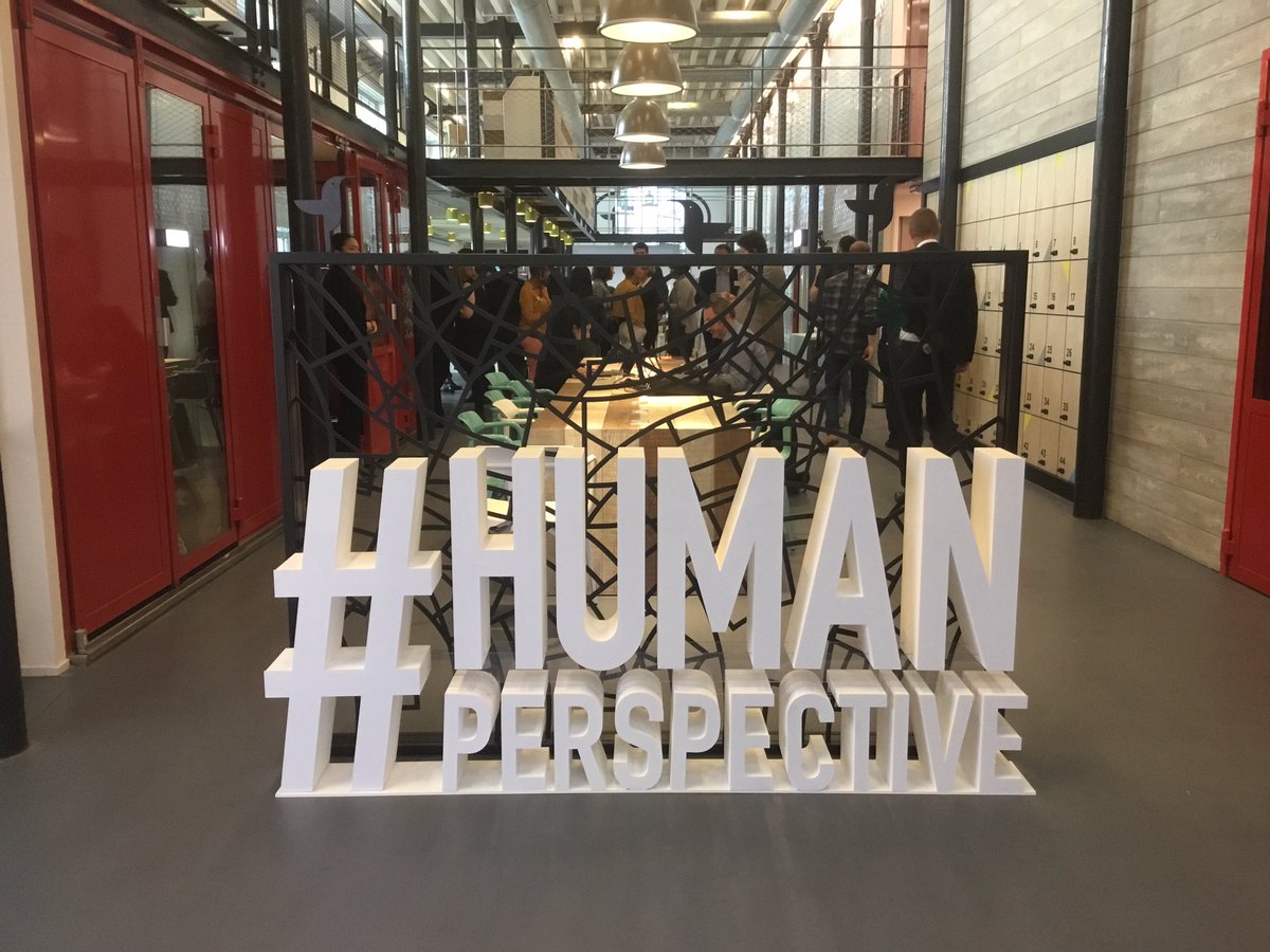 Clem_chp's tweet photo. #LesBoosters : le programme ambassadeurs d’@eiffage lancé aujourd’hui !👏🏻 
La team social média @TBWACORPORATE était sur le coup 💪🏻
#HumanPerspective

cc @HootsuiteFR https://t.co/DAMIckC2jb