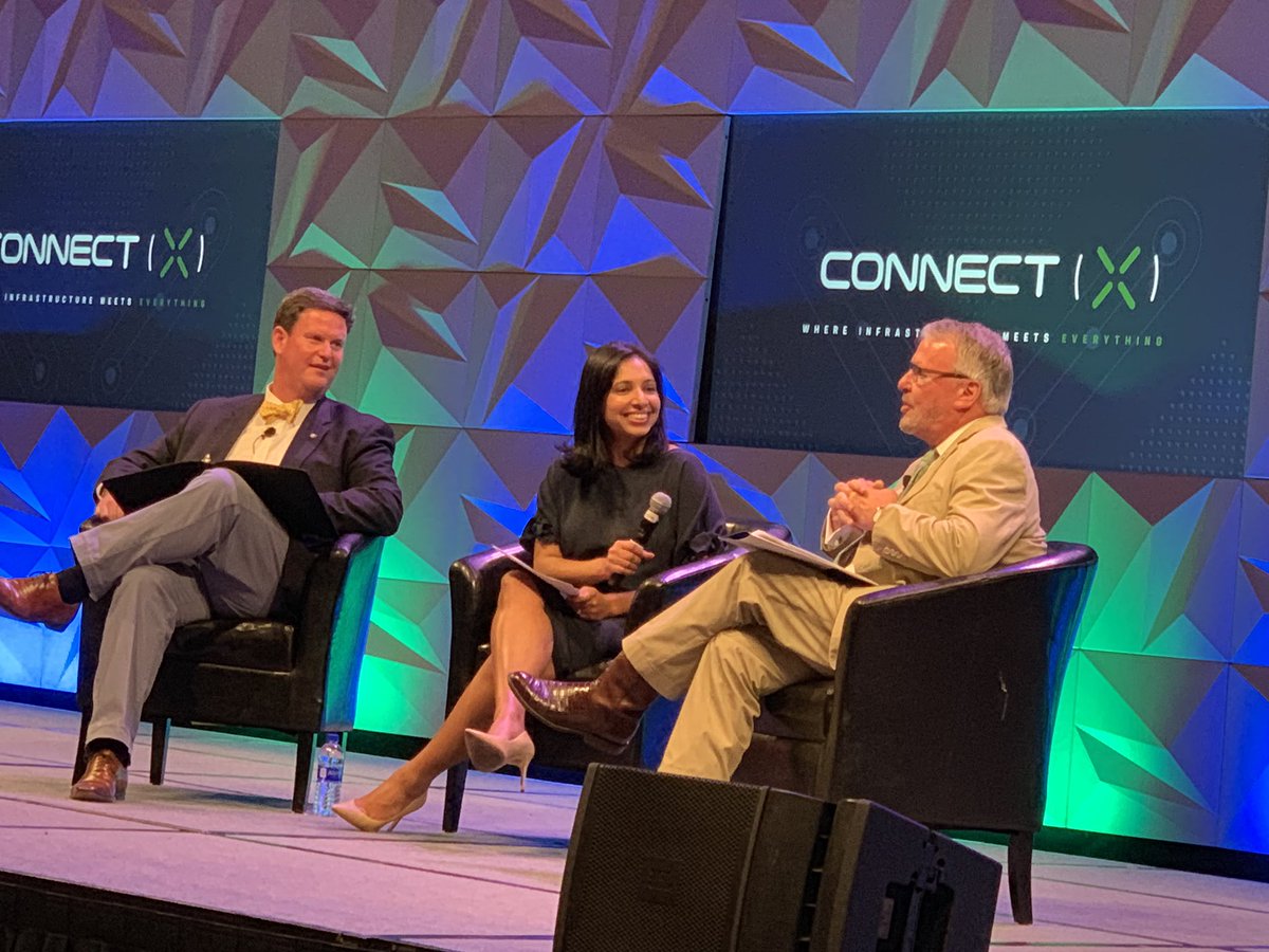 SusanScrupski's tweet photo. “Today, we’re competing for talent.” - Mayor Buddy Dyer @orlandomayor #5G #ConnectX19 https://t.co/ehQMdLOhVi