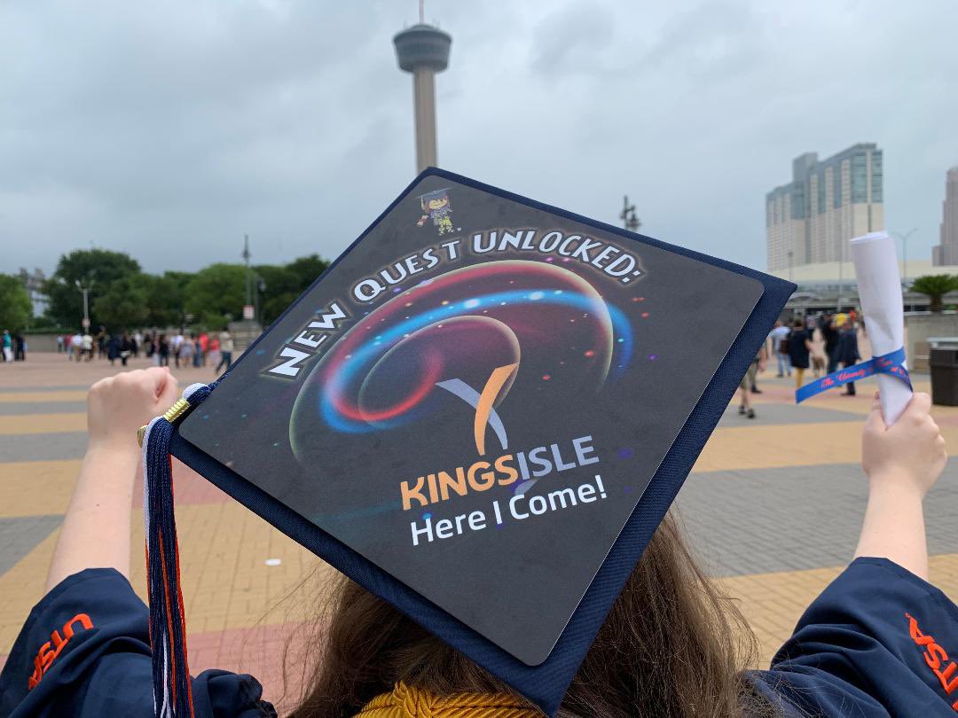 Soooo, I told you guys that I was really excited to show off my graduation cap decor. I think it’s about time I finally share it! :)

A new quest has unlocked, and you can read about everything that led to this new milestone in my newest blog post here: theuntoldspiral.com/wizard101/new-…