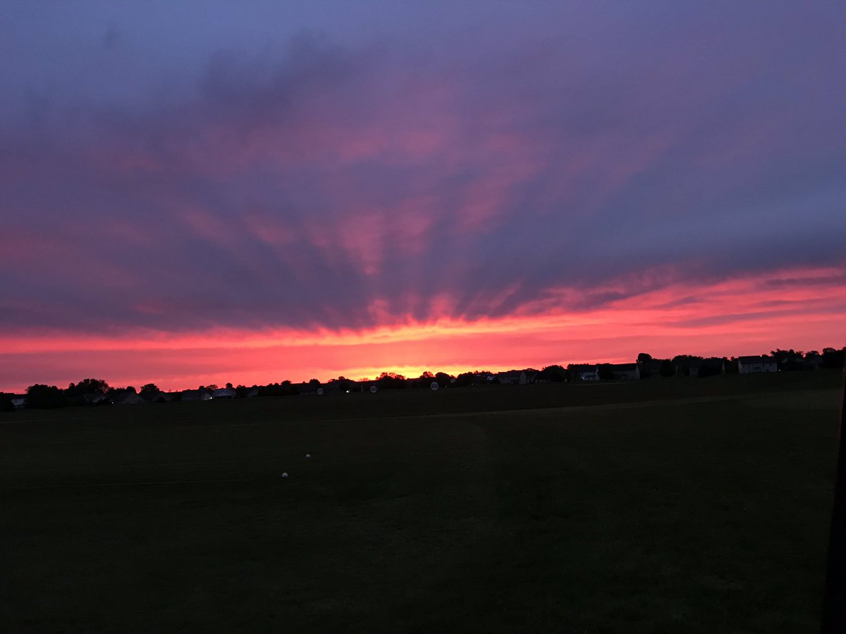 PSmith3_'s tweet image. Not even gonna lie, Indiana has some crazy nice sunrises in the morning