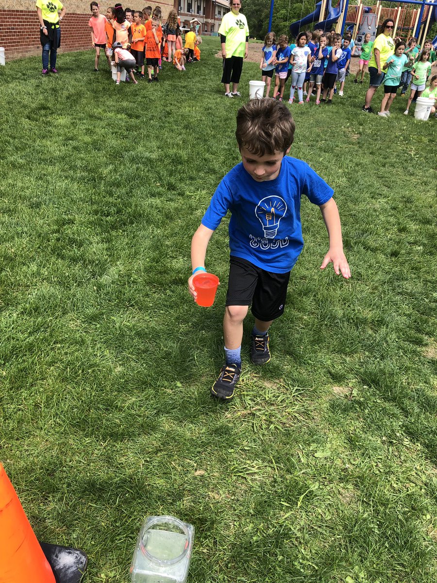 KnoppJennifer's tweet photo. Another successful field day in the books! Thanks for a great day McClellan PTA!!#fieldday2019 #firstgraderocks https://t.co/Mwo11pTWFZ