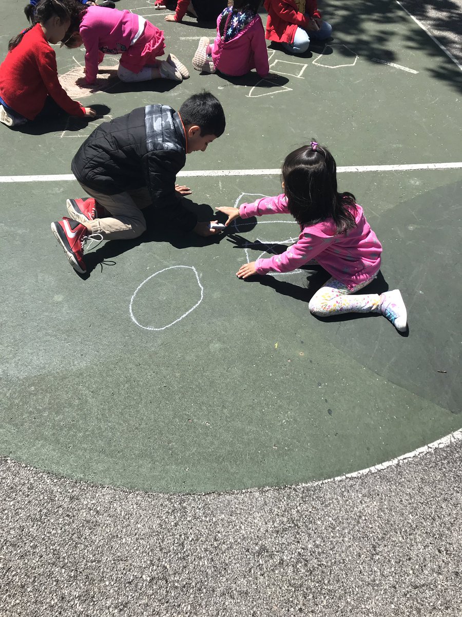 PS18_Winchester's tweet image. Kindergarten loves playing “Guess My Shape” on this gorgeous day! #BetterTogether #district26 #mathdiscourse