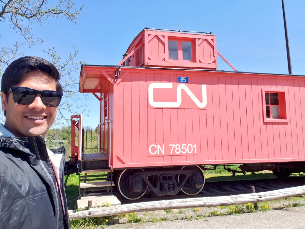 goarjun207's tweet photo. Found our partners at @CNRailway in St. Thomas beside #JumboTheElephant https://t.co/zisMOoHOHK