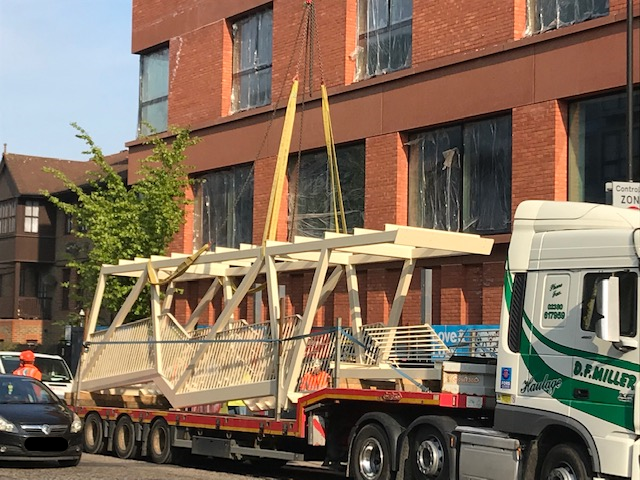 thornsettlondon's tweet photo. Exciting day at 333 #Kingsland recently – Prep work for the placement of the external canopied stairs, crane lifted into place as one prefabricated structure. Leading to the wonderful roof garden from the glazed brick courtyard of #HackneyNewPrimarySchool #loveconstruction https://t.co/BXziR2vmof