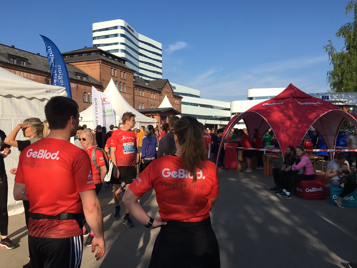 TRimfrost's tweet photo. Ready to walk for WaterAid, 5 km at Blodomloppet. Tons of people! #vakin #Winnovators #wateraid https://t.co/b4V9N7IOaG