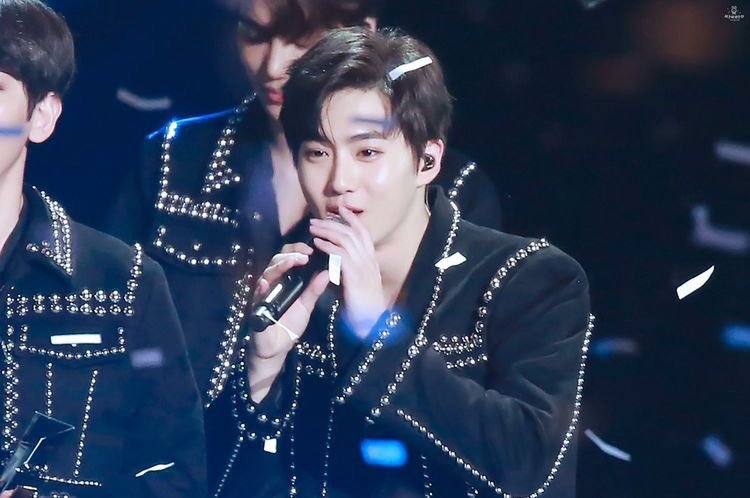 DidiWsa's tweet photo. #HappySUHODay
#KIMJUNCOTTONDAY
#2019happysuhoday
#토확행_준면아생일축하해

#EXO @weareoneEXO @B_hundred_Hyun @layzhang https://t.co/1RzxU8qKR0