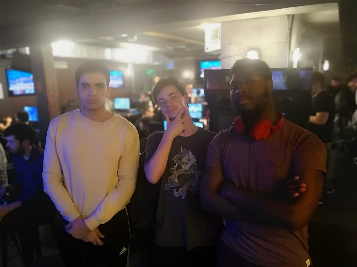 Voici le top 3 du tournoi smash.
Édition stack, du beau monde dans le top8
🥇 @AnragonSmash
🥈 <a href="/CEW_Otakuni/">N2X | Otakuni</a>
🥉 @OgeyR

Félicitations à eux

A lundi prochain pour le numéro 15
Le lien sera disponible et épinglé sur mon twitter comme d'habitude.
#MDP14