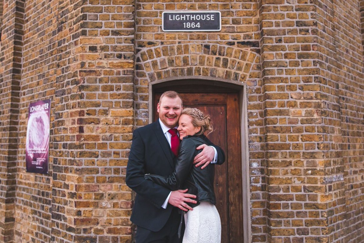 Real bride Rhiannon wearing her stunning bespoke Rose Godl Droplet Headpiece. Photography by Kirsty Mickenzie. Follow link to discover this Rose Gold Beauty > bit.ly/2QhmR9T