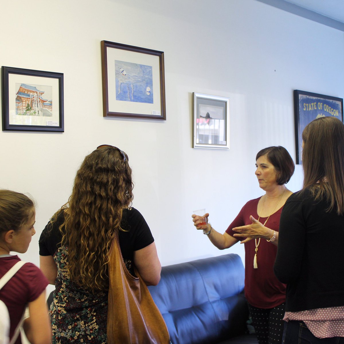 Friday, May 31 from 3 to 7PM - Stroll through Downtown Tigard and meet the featured artists at the 2019 Art Walk! There will be light snacks and beverages served at each of the participating businesses.👩🏼‍🎨🎨👨🏽‍🎨 
#TigardOregon #DowntownTigard #Artwalk #Art #TigardArtWalk