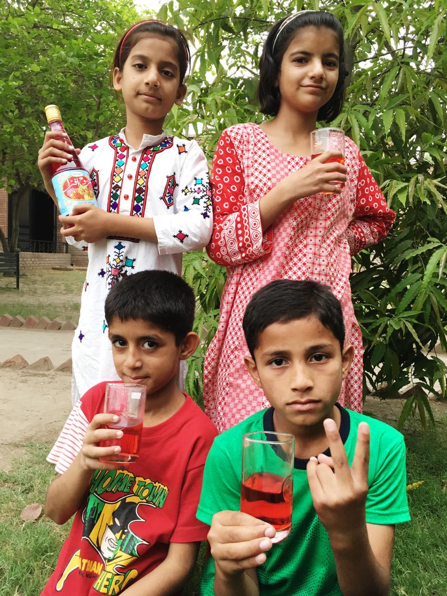 Ipadorg's tweet photo. @RoohAfza quenching the thirst of children #SOSMultan @HamdardHealthOfficial @Hamdardpkofficial @Hamdard_Pak
#Roohafza #RamazanMubarak #Ramazan2019 #PakistanMubarak #RoohAfzaGO #HamdardHealth
#InitiativeForPeaceAndDevelopment #Multan https://t.co/arRlYOxSnd