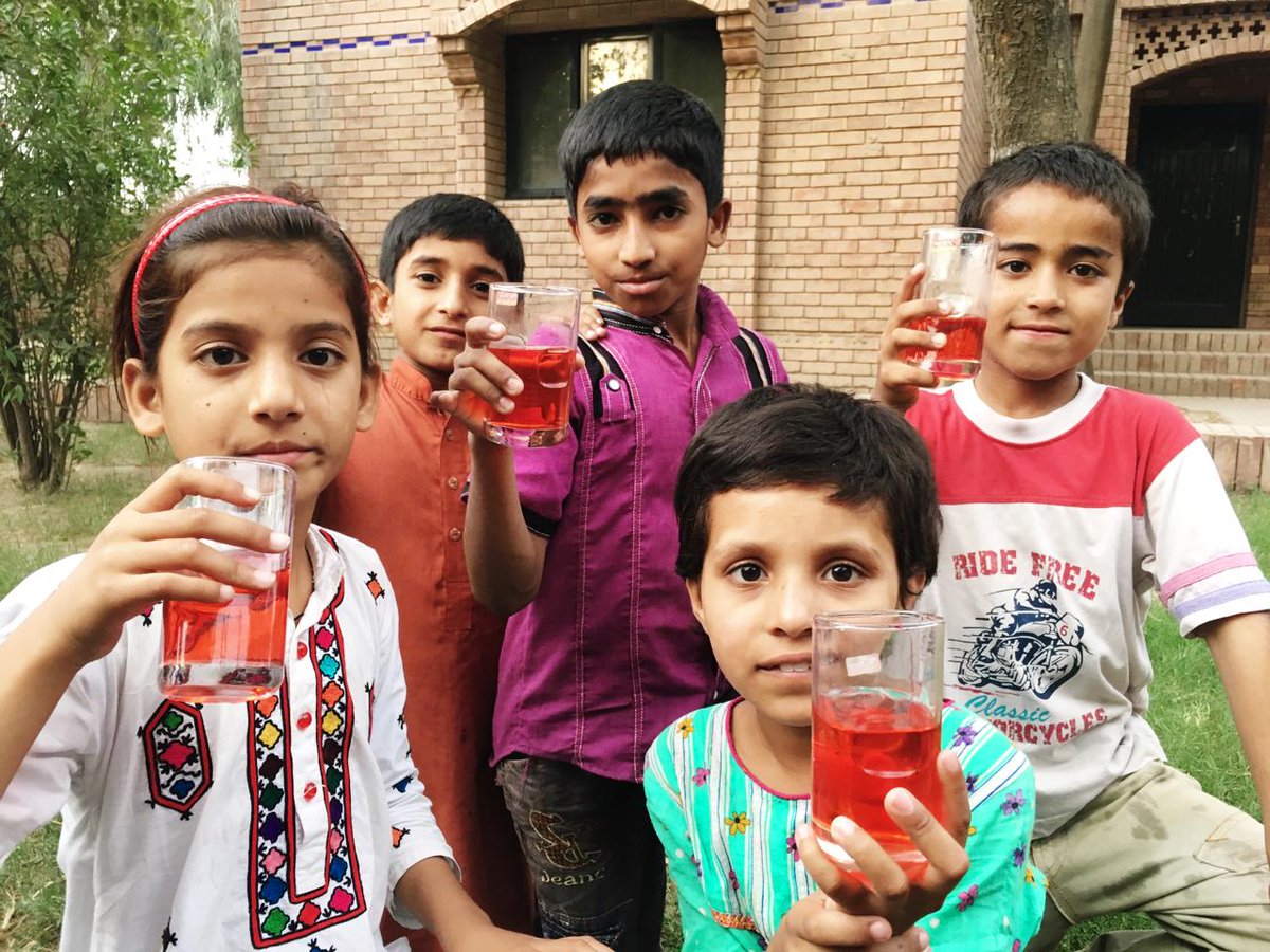 Ipadorg's tweet photo. @RoohAfza quenching the thirst of children #SOSMultan @HamdardHealthOfficial @Hamdardpkofficial @Hamdard_Pak
#Roohafza #RamazanMubarak #Ramazan2019 #PakistanMubarak #RoohAfzaGO #HamdardHealth
#InitiativeForPeaceAndDevelopment #Multan https://t.co/arRlYOxSnd