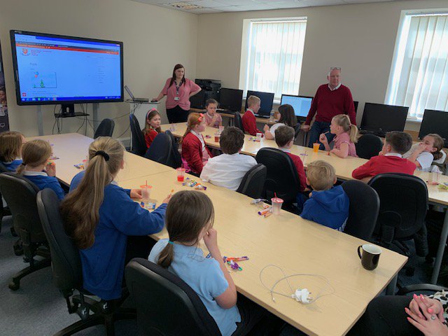 OneITss's tweet image. Today we had the pleasure of meeting Digital Leaders from @DurhamLanePri, @TheGlebePrimary, @RoseberrySchool and Whitehouse Primary School! We talked to them about who we are and what we do then ended the visit with a tour of the office! #DigitalLeaders #OneITSS