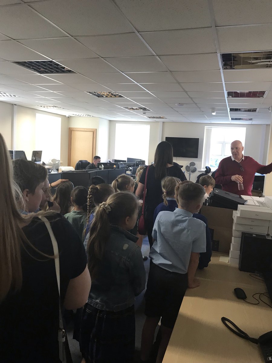 OneITss's tweet image. Today we had the pleasure of meeting Digital Leaders from @DurhamLanePri, @TheGlebePrimary, @RoseberrySchool and Whitehouse Primary School! We talked to them about who we are and what we do then ended the visit with a tour of the office! #DigitalLeaders #OneITSS
