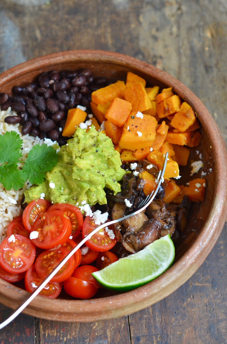 Kijk nou, wat een kleurrijk en eiwitrijk gerecht is dit toch! renskroes.com/mexican-avo-ch… En het is ook nog eens lekker en voedzaam. Wie gaat em maken? :)
