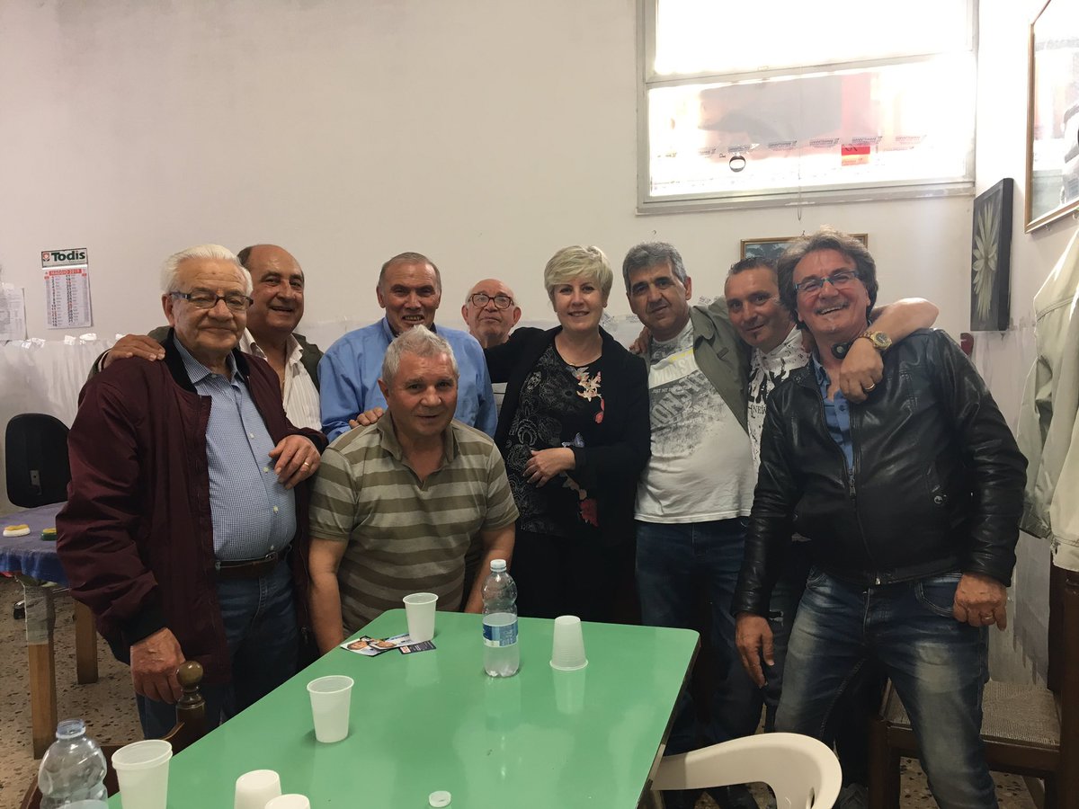 MilaSpicola's tweet photo. A Trapani ❤️🌹
#viportoconme
Il mio gruppo di supporto di sempre giovani ❤️❤️❤️
#scriviSPICOLA https://t.co/BE5BJSZo1o