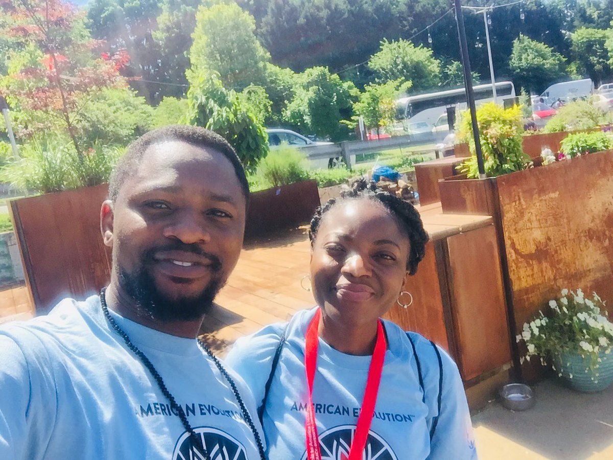 OlumideIDOWU's tweet photo. #2019GPS Community Service And the act of #InnovativeVolunteerism #LetsDoMore Painting made easy! @Commemorate2019 https://t.co/TY2kiqN4r2