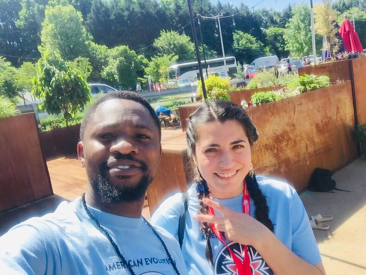 OlumideIDOWU's tweet photo. #2019GPS Community Service And the act of #InnovativeVolunteerism #LetsDoMore Painting made easy! @Commemorate2019 https://t.co/TY2kiqN4r2