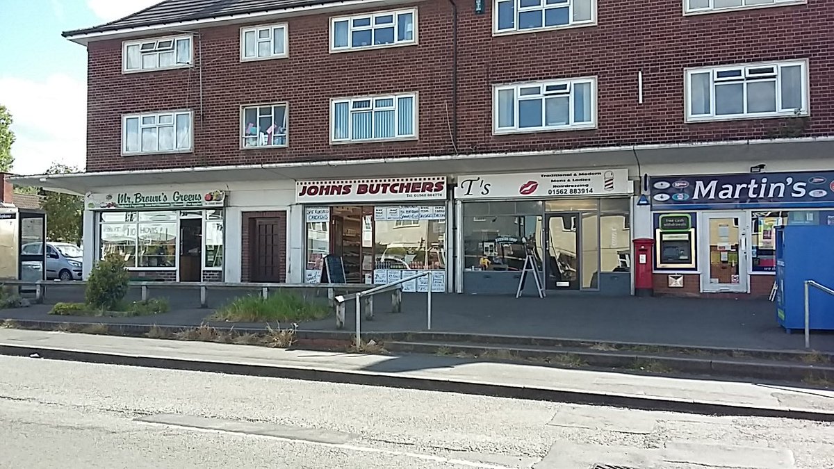 iain_gillett's tweet image. Out &amp;amp; about in Wollescote &amp;amp; Cradley this afternoon telling residents, shop owners and organisations about the next round of community forums. Make sure you attend and have your say on local matters 😊👍 #communities #dudley #communityforums #wollescote #cradley