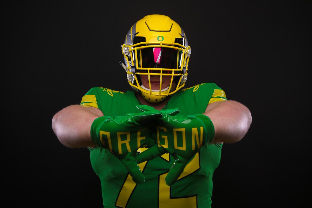 ThePolarBear605's tweet photo. I would just like to thank @coach_cristobal ,@CoachMirabal , @CoachJsalavea ,and the rest of the  @oregonfootball  coaching staff for the awesome visit this weekend https://t.co/IMSyx4kFXK