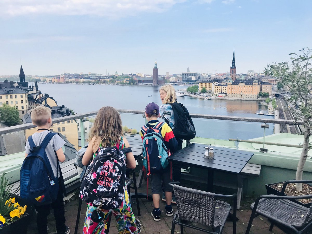 Haft äran att få följa med åk2 #runan på #STLmöte i SKL-huset. De berättade för 50 vuxna, hur de arbetar med återkoppling i klassen. Duktiga lärare som lett dem fram i sin kunskap <a href="/LKlingstedt/">Louise Klingstedt</a> @CKirvesniemi Tydlig presentation om programmering stod <a href="/Jossanna/">Johanna Strömberg</a> för. Stolt kollega.